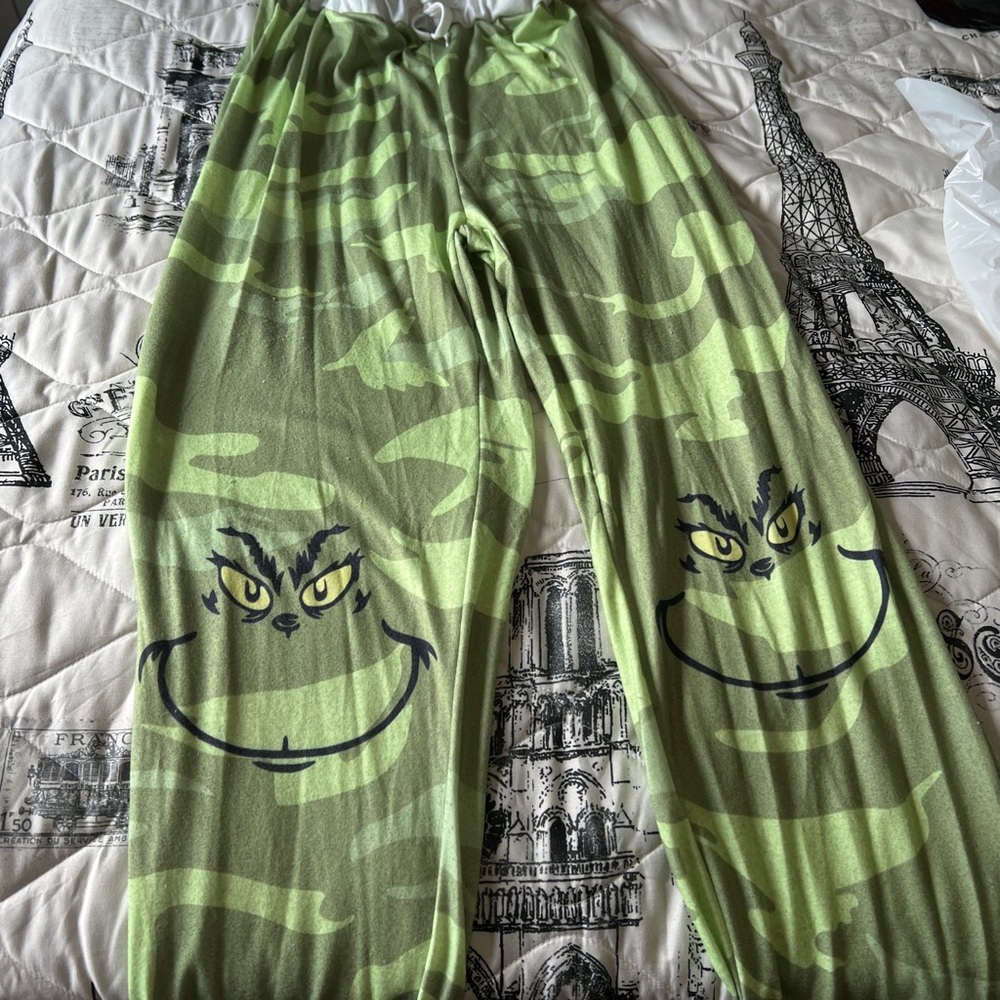 Women's Green Grinch Pajama Bottoms